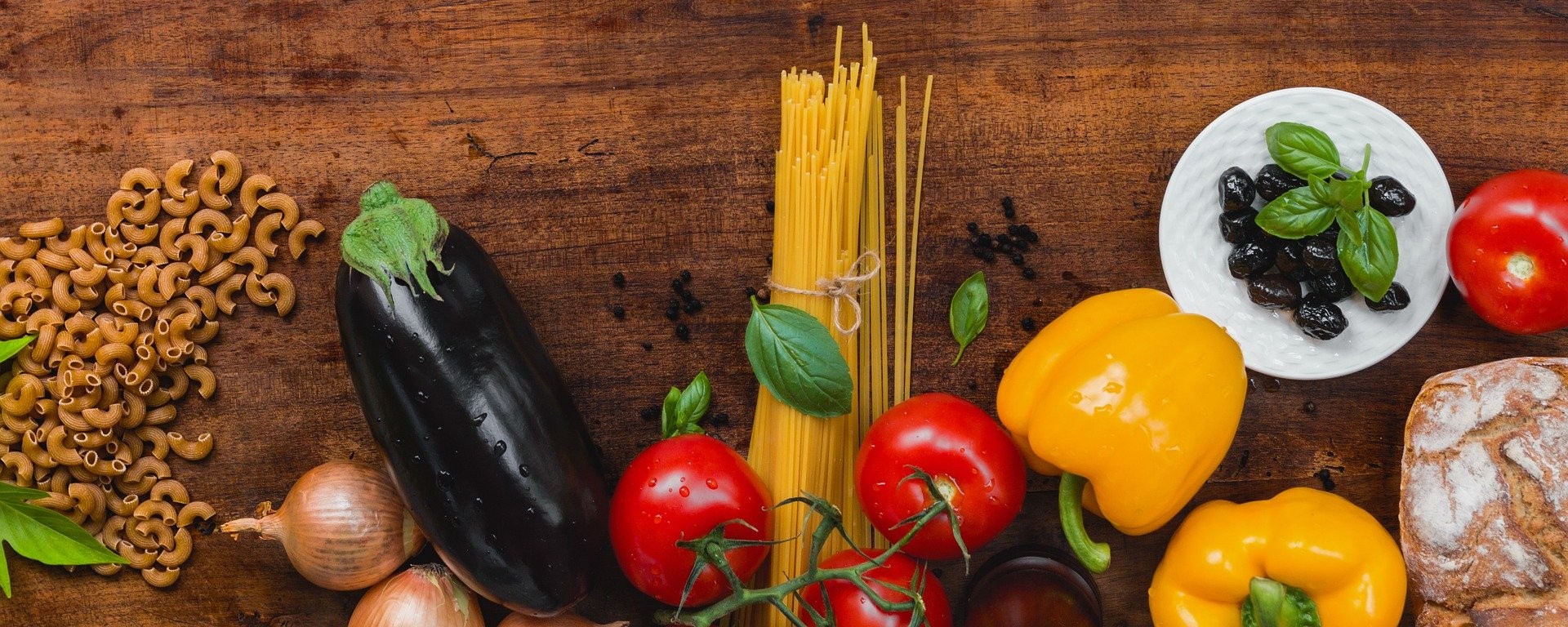 Il giro del mondo in un menù: 10 ricette per viaggiare con il gusto